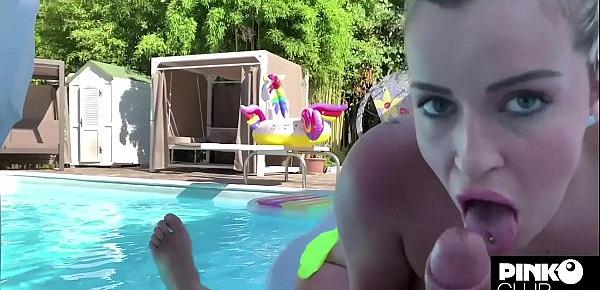  Marica Chanelle inculata a bordo piscina in POV
